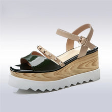 Load image into Gallery viewer, Women&#39;s Patent Leather Rivet Design Platform Shoes