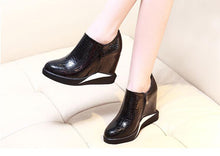 Load image into Gallery viewer, Women&#39;s Embossed Design Shoe Wedge Platform Ankle Shoes