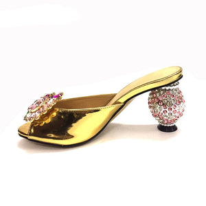 Women's Beautiful Crystal Ornament Design Slippers