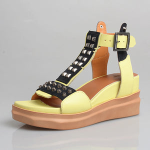Women's Gladiator Rivet Design "T" Strap Buckle Sandals