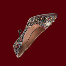 Load image into Gallery viewer, Women&#39;s European Crystals &amp; Rivet Design Pumps