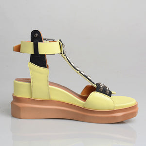 Women's Gladiator Rivet Design "T" Strap Buckle Sandals