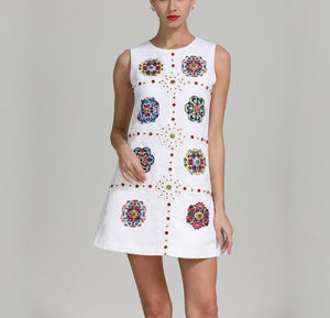 Women's Sleeveless White Floral Kaleidoscope Applique Design Dresses
