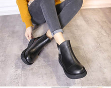 Load image into Gallery viewer, Women&#39;s Leather Platform Booties